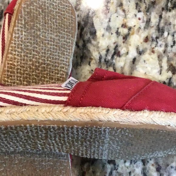 Tom’s women’s Classic University rope espadrille, red and white canvas, size 8 - Picture 7 of 7